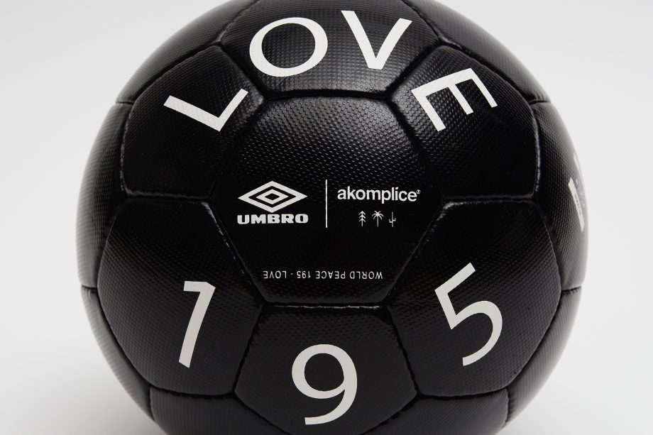 AK + UMBRO – LOVE & PEACE FUTBOL