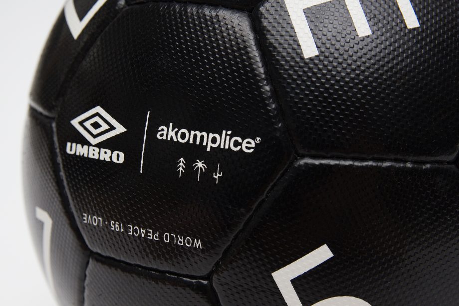 AK + UMBRO – LOVE & PEACE FUTBOL